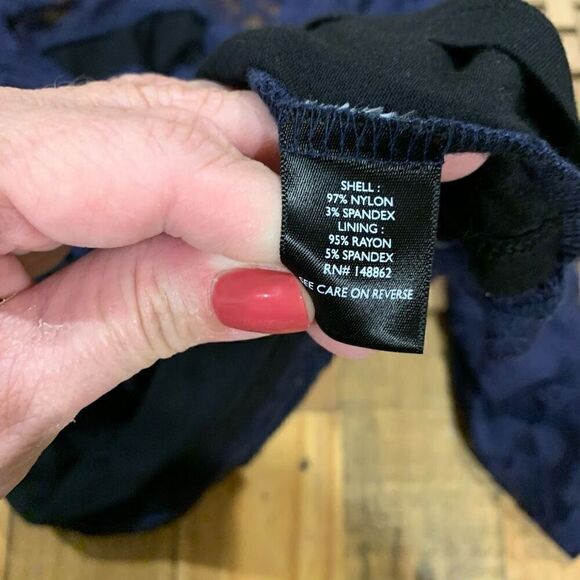 Torrid Lace L/S Top Off-Shoulder Partly Lined Scalloped Neck Navy Blue Sz 2 (2X) - Picture 4 of 9